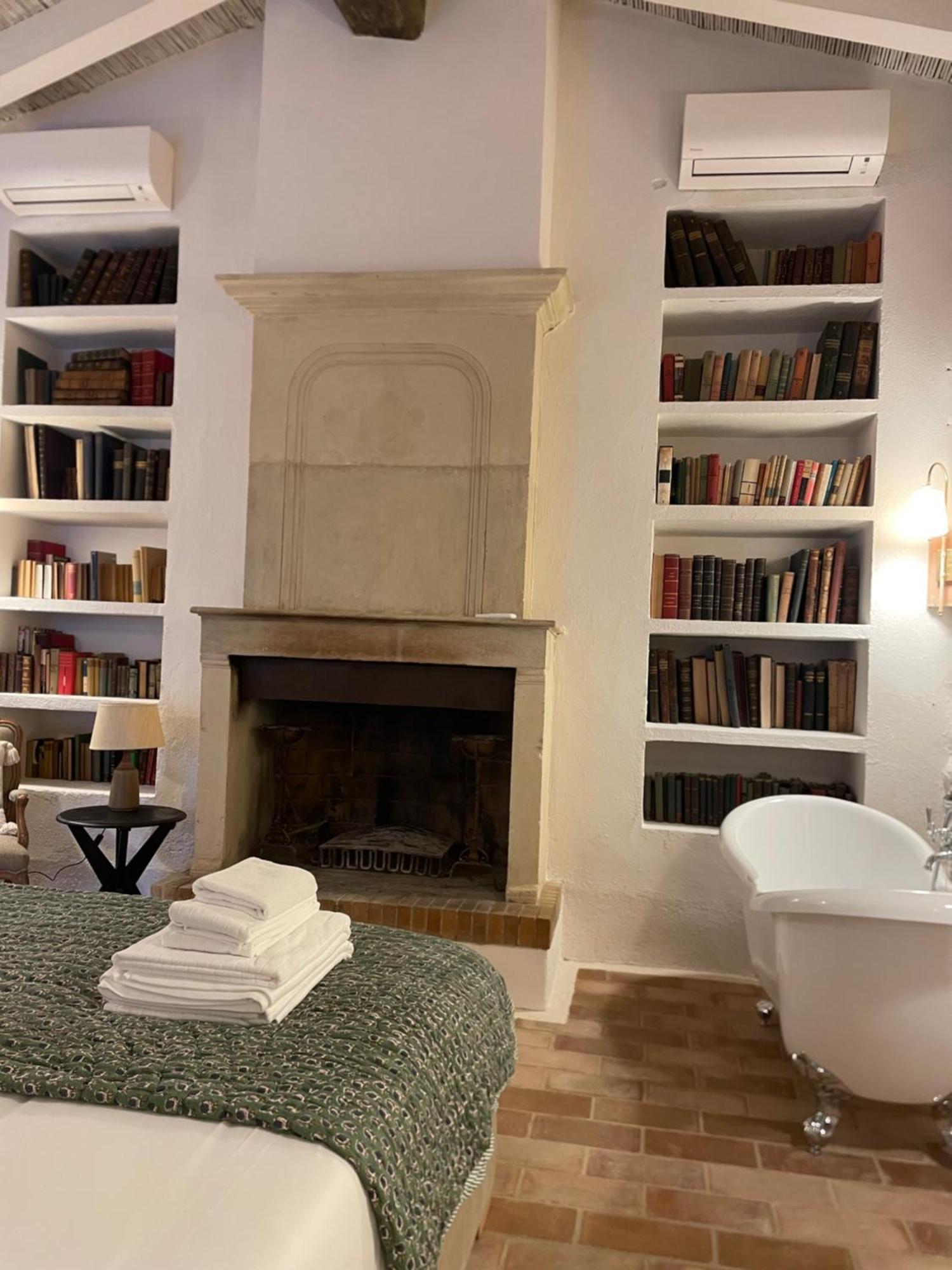 Hotel Castell De Vallgornera Peralada Extérieur photo