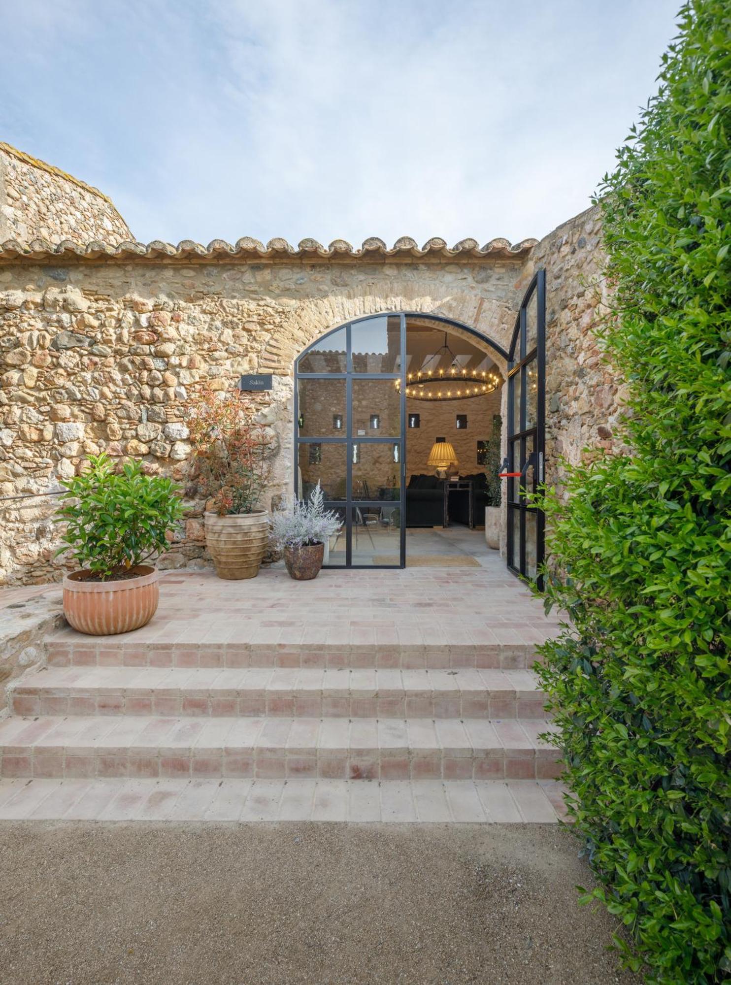 Hotel Castell De Vallgornera Peralada Extérieur photo